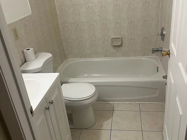 112 Hillyer St — Photo 3