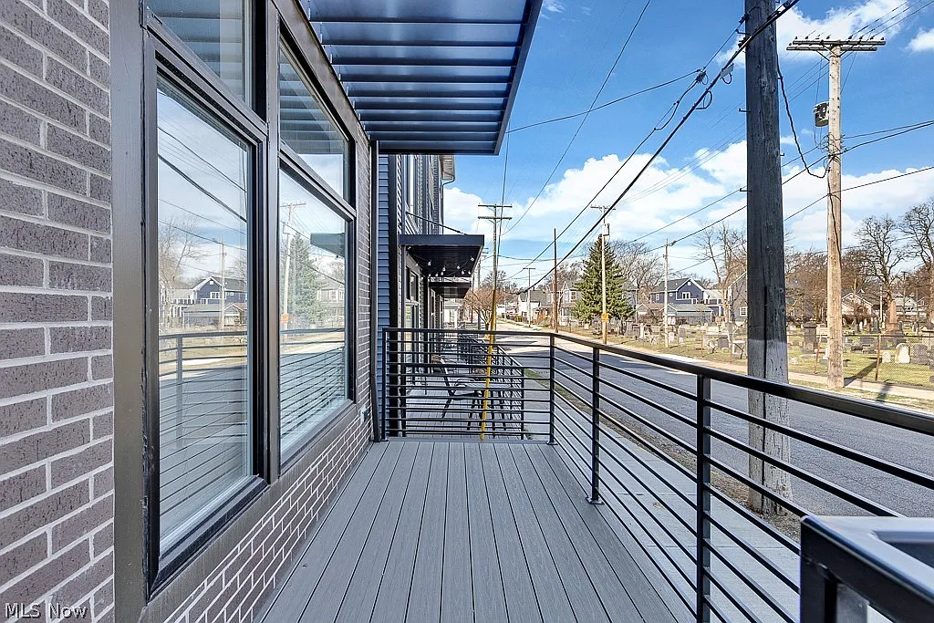 2 bed, 2.5 bath, 1717 sqft, $2,700 — Photo 2