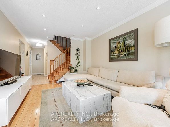 49 White Blvd, Vaughan, ON L4J 5Z4