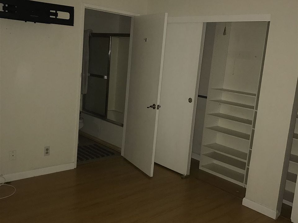 2nd image of 14837 Sherman Way Unit 10