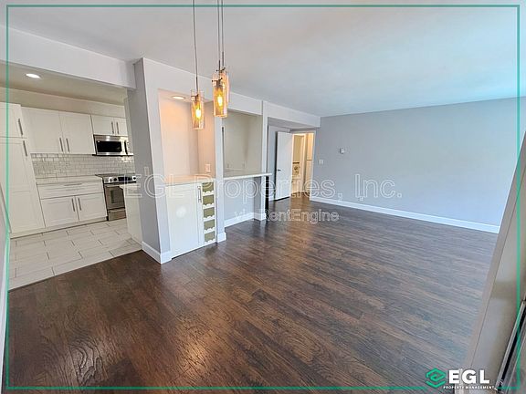 2nd image of 6275 Canterbury Dr Unit 204