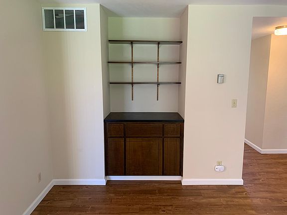 4th image of 1576 Ontario Dr #3