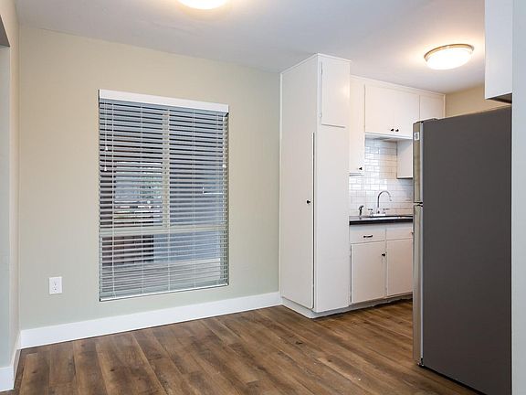 3rd image of 324 E Division St #1