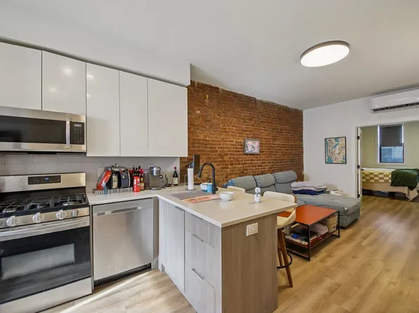 185 Montgomery Street image 1 of 17