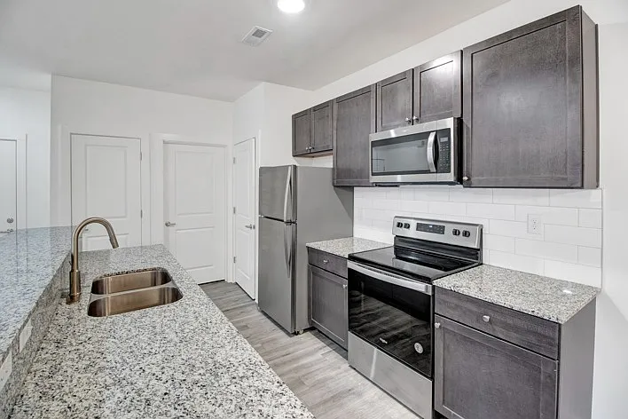 Merchants Walk Apartments — Photo 38