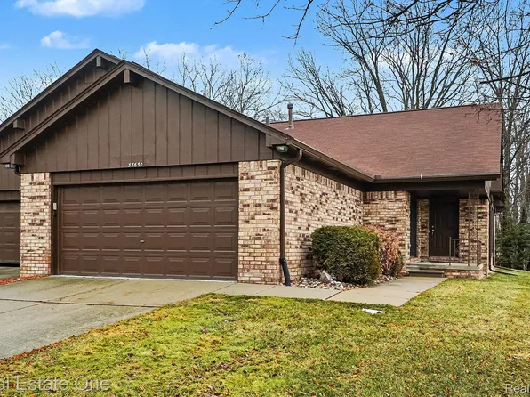 38630 Birch Meadow Dr, Clinton Township, MI 48036