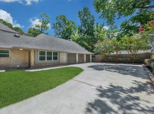 1061 Candlelight Ln, Houston, TX 77018