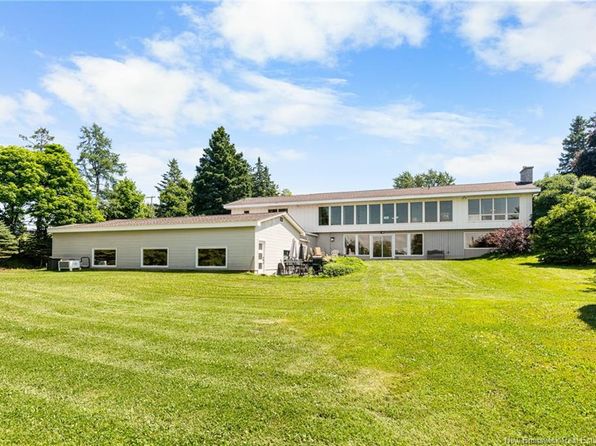 8 Fairway Blvd, Riverview, NB E1B 1S8