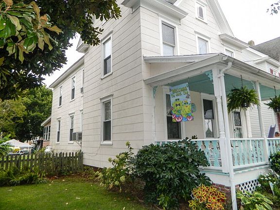 2nd image of 428 Plum St