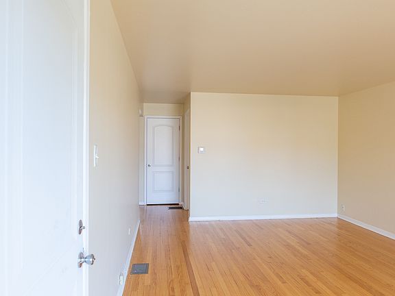 3rd image of 292 Yates Ave APT 1
