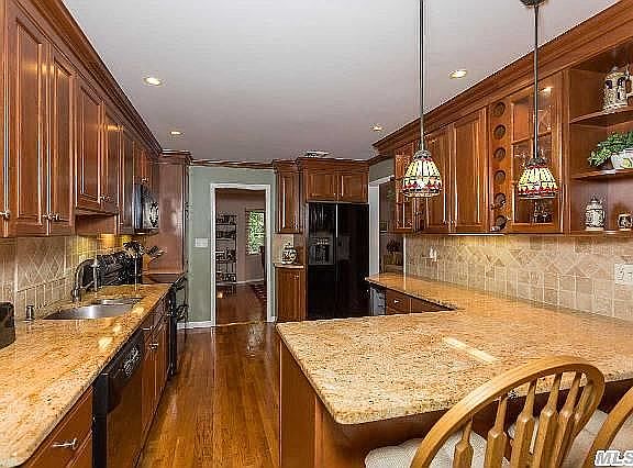 5th image of 40 Kirkwood Dr