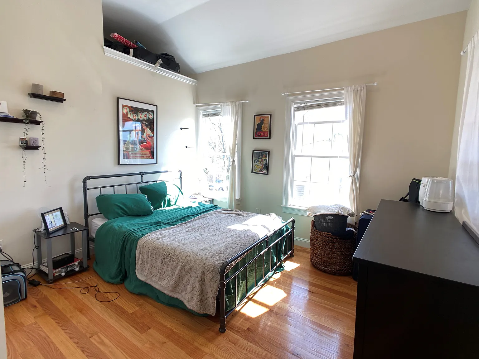3 bed, 1600 sqft, $4,900 — Photo 2