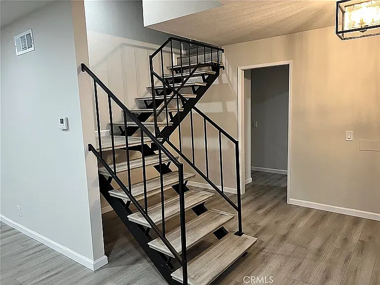 4750 Mariposa Dr — Photo 9