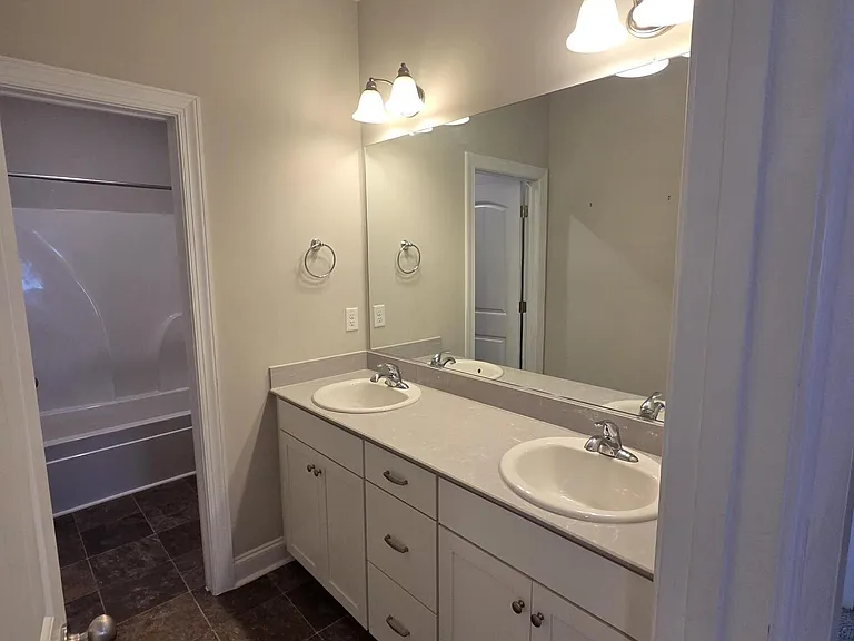 2105 Thornbury Cv — Photo 27