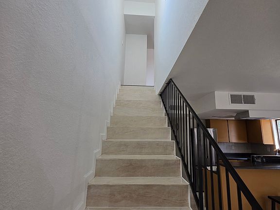 5th image of 1691 Ebony Ave #1