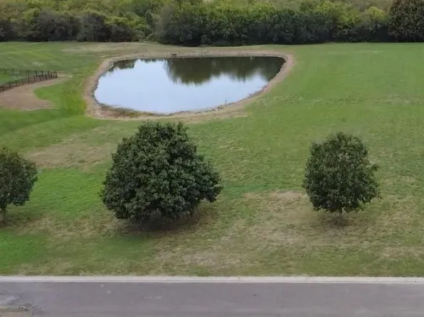 27506 E Oakhaven Dr, Greenwood, MO 64034