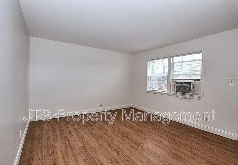 5302 Gordon Dr — Photo 8