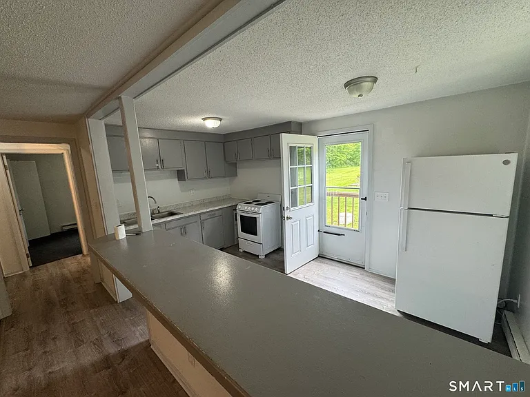 13 White Oak Rd #D — Photo 6