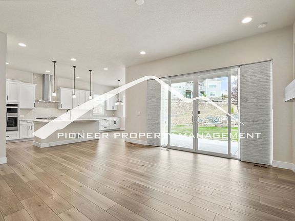 5th image of 2398 Merlot Dr