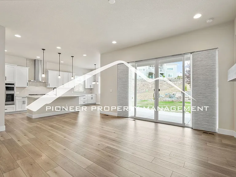 2398 Merlot Dr — Photo 5