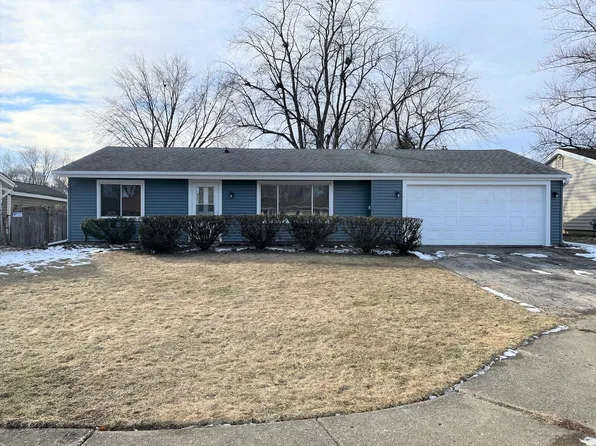 5256 Ladd Ln, Hanover Park, IL 60133