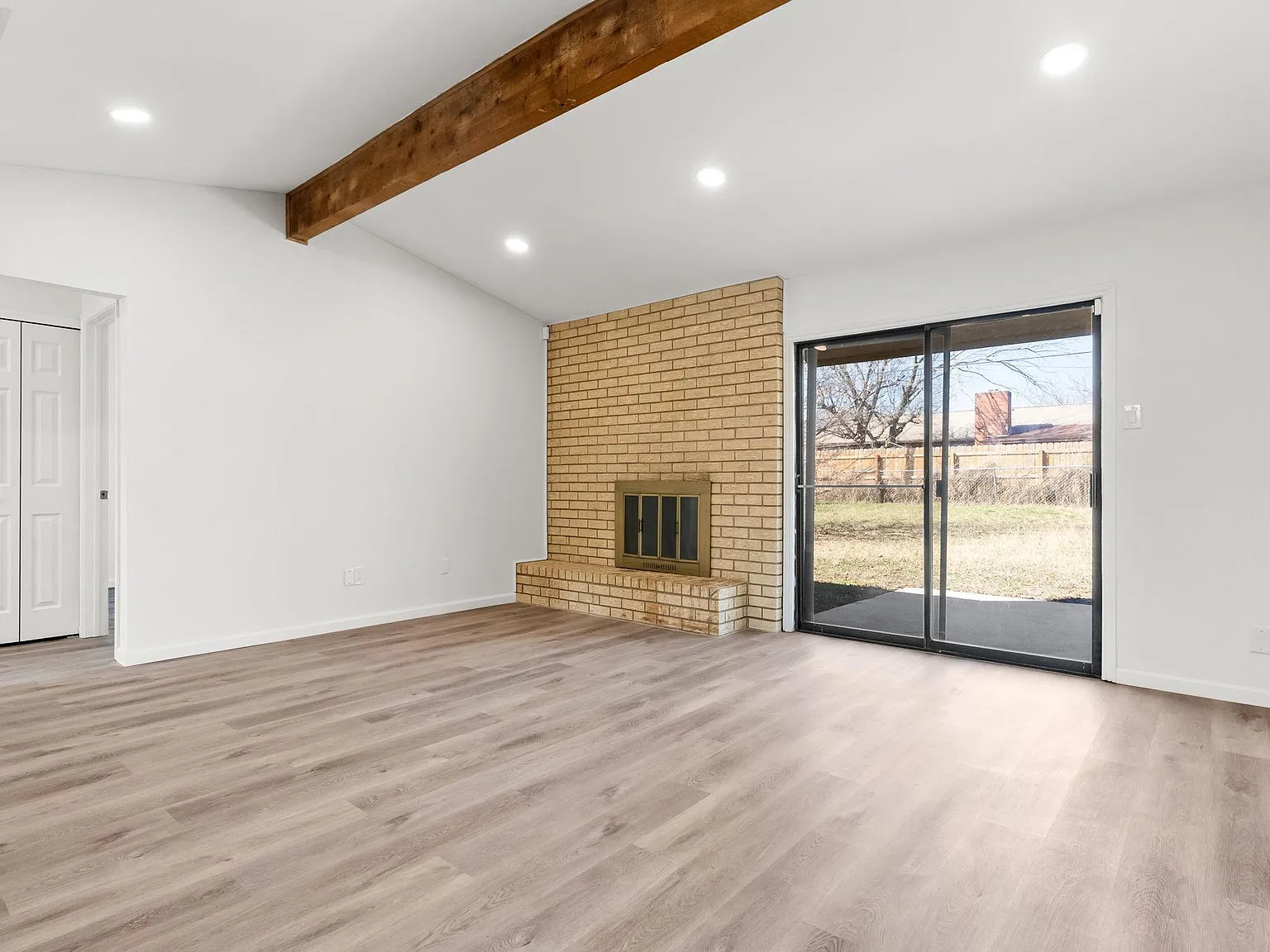 3 bed, 1284 sqft, $1,499 — Photo 2