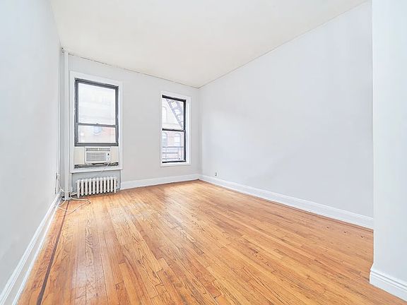 2nd image of 331 W 43rd St #5A1