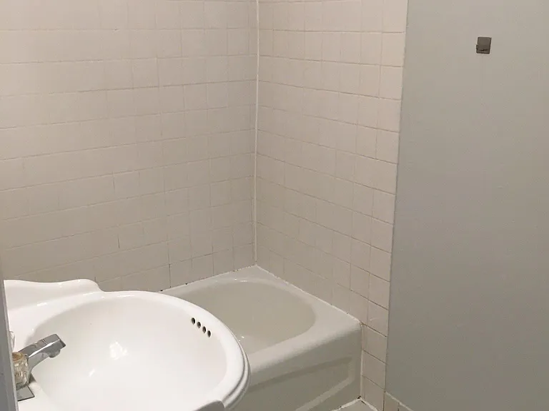 129 Green Ln #FRONT — Photo 5