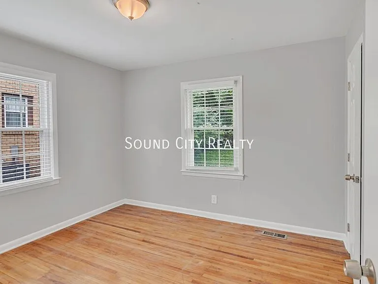 4010 Liberty St — Photo 15