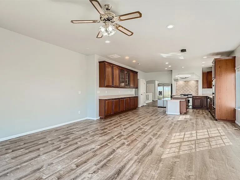 5489 Netherland St — Photo 14