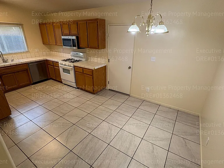 524 Sunset Meadow Ln — Photo 7