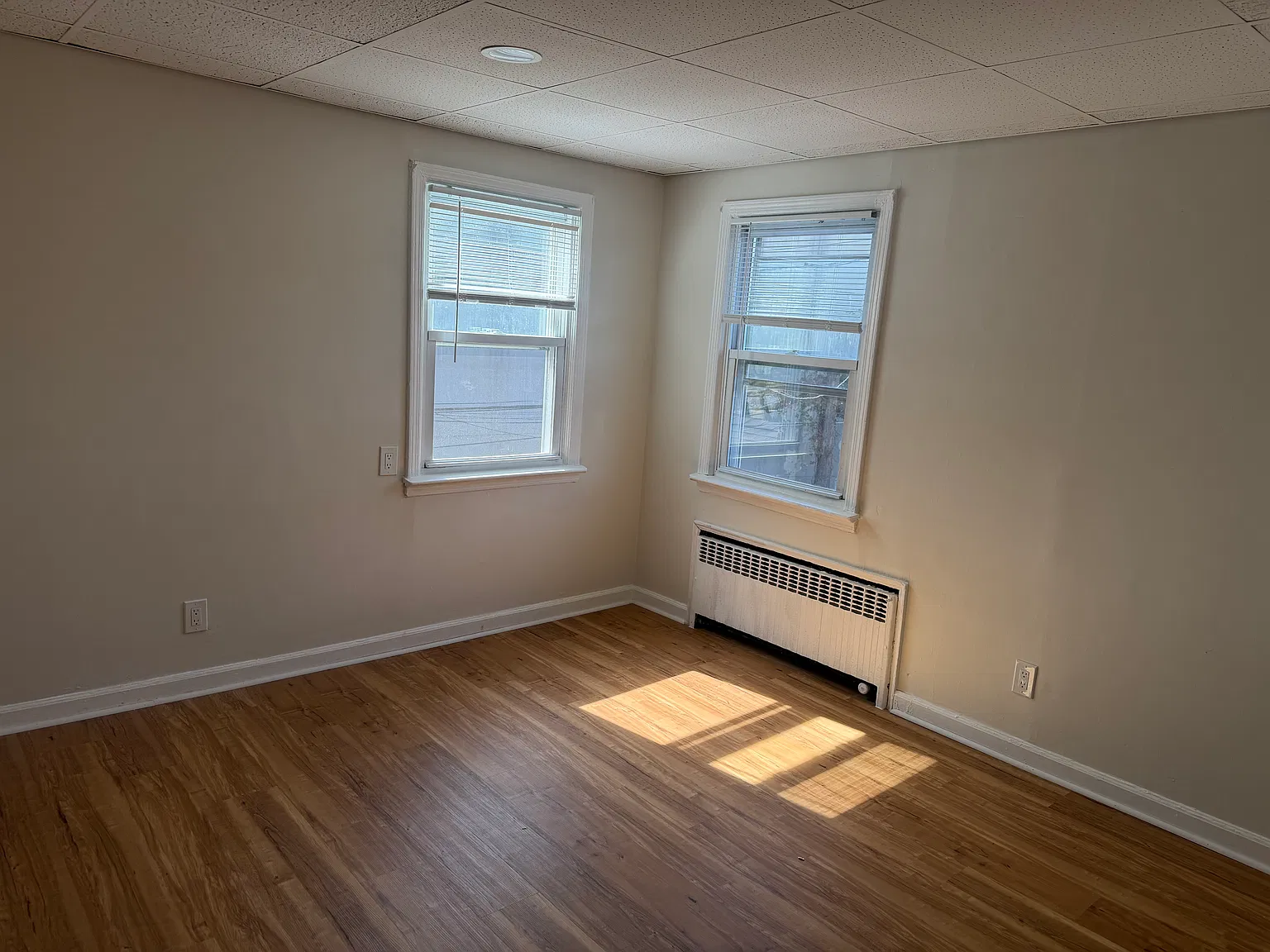2 bed, 900 sqft, $3,000 — Photo 2