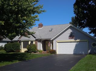 225 Woodmill Dr, Rochester, NY 14626