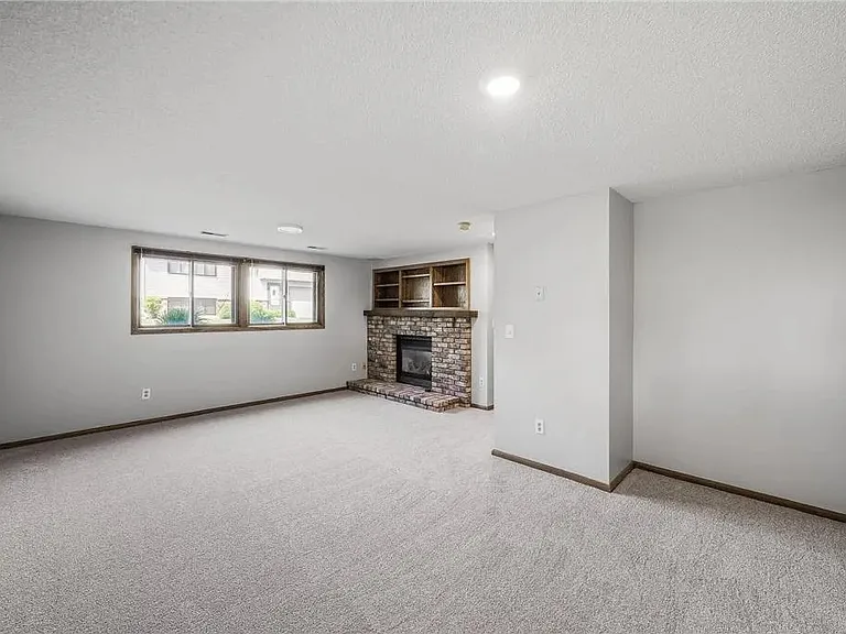 8727 N Maplebrook Cir — Photo 17