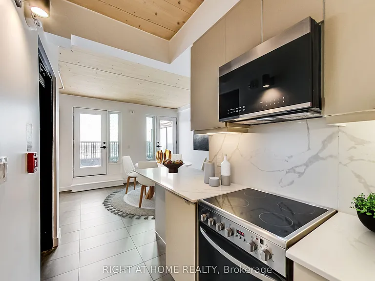 1602 Queen St E #PENTHOUSE — Photo 10