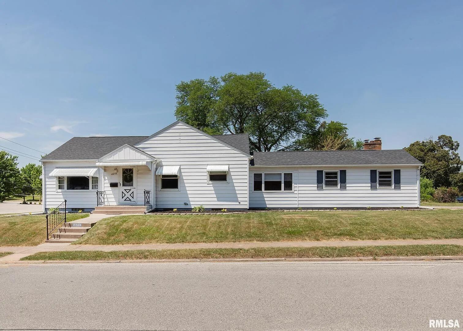 2206 Gaines St photo 1