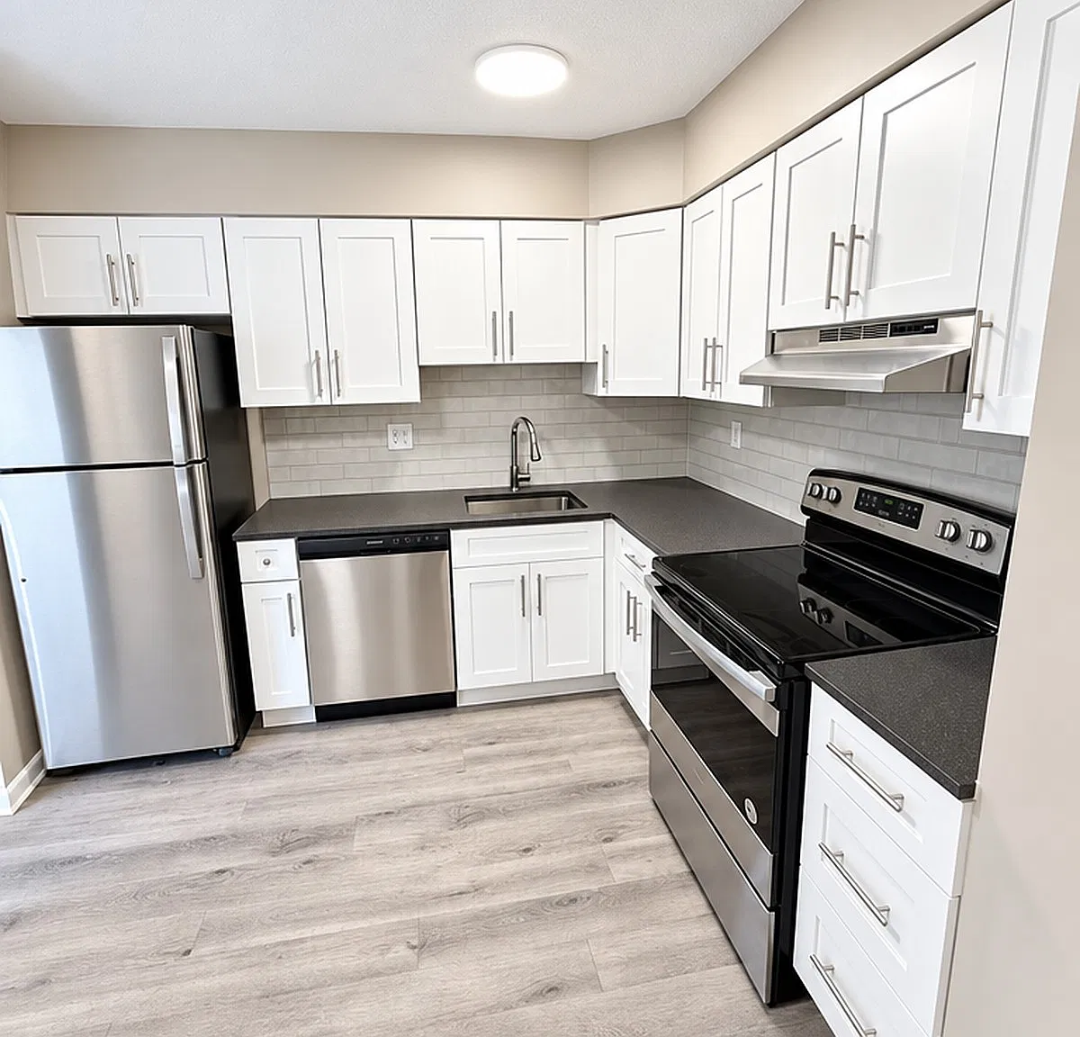 2 bed, 850 sqft, $2,400 — Photo 2