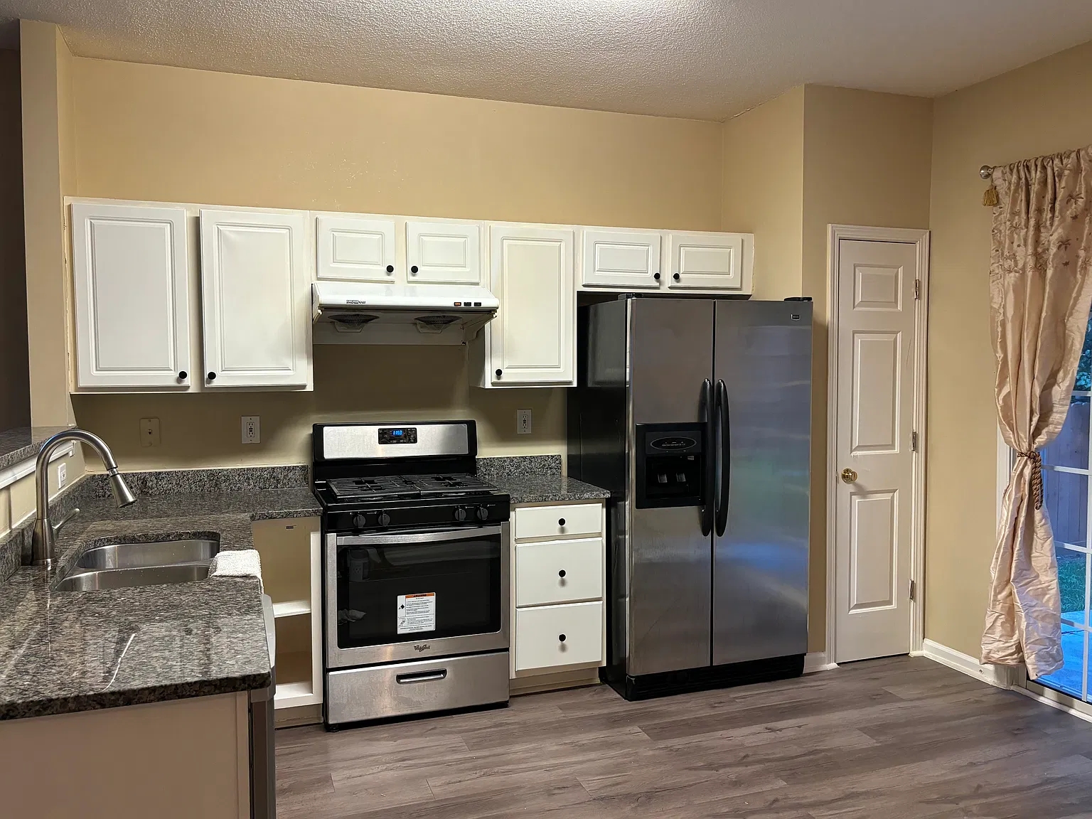 3 bed, 2.5 bath, 1486 sqft, $2,200 — Photo 3