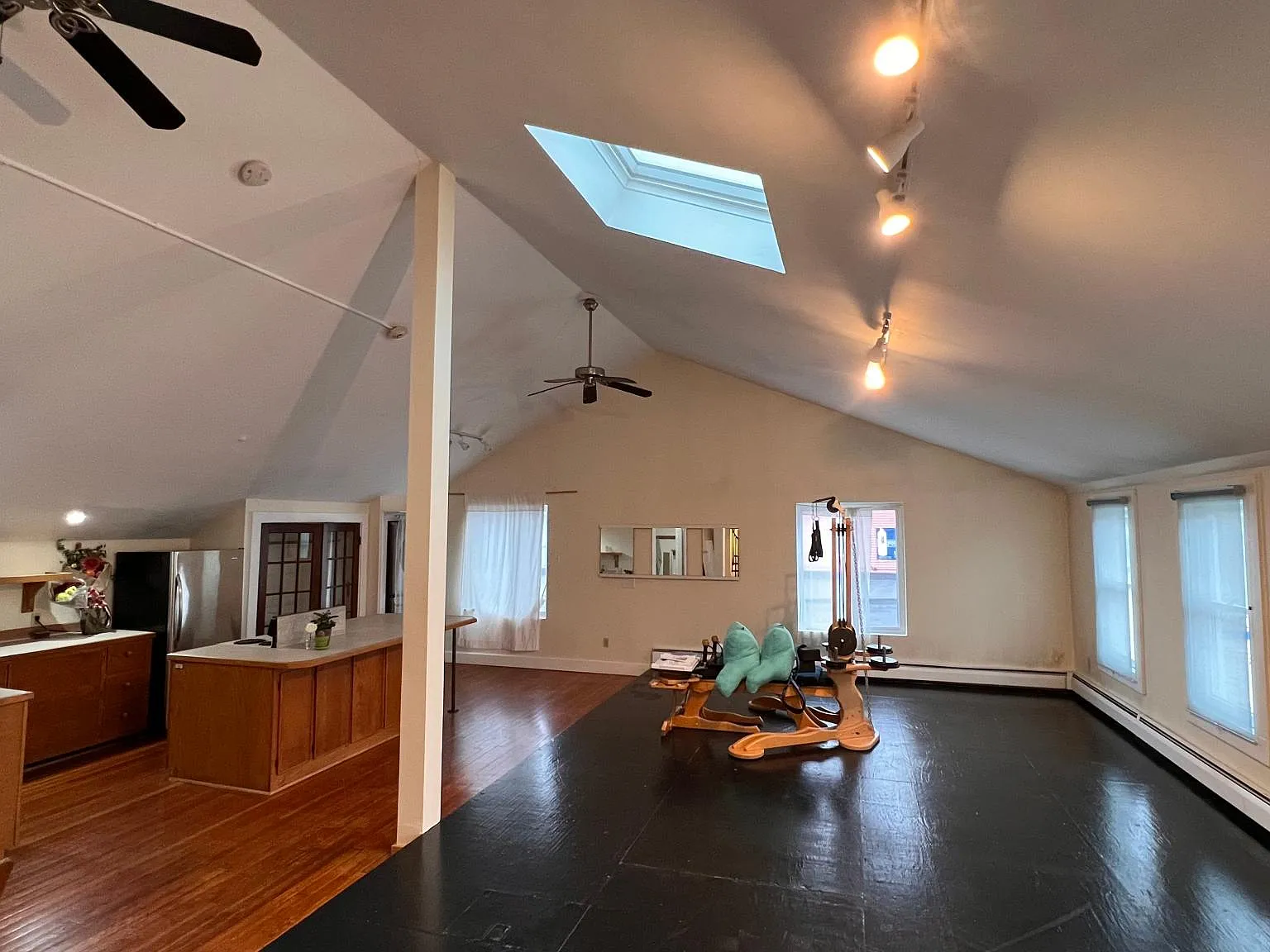 1 bed, 1100 sqft, $1,900 — Photo 1