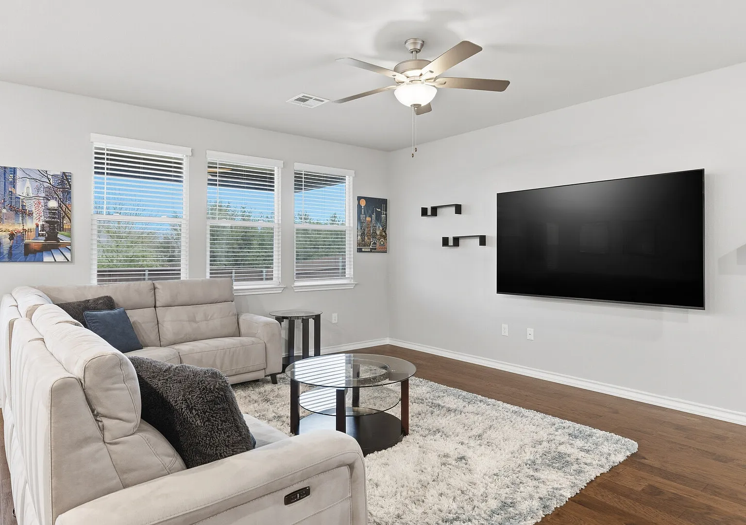 Executive Home | All-Inclusive | EV Charger | Home Gym | Home Office — Photo 4