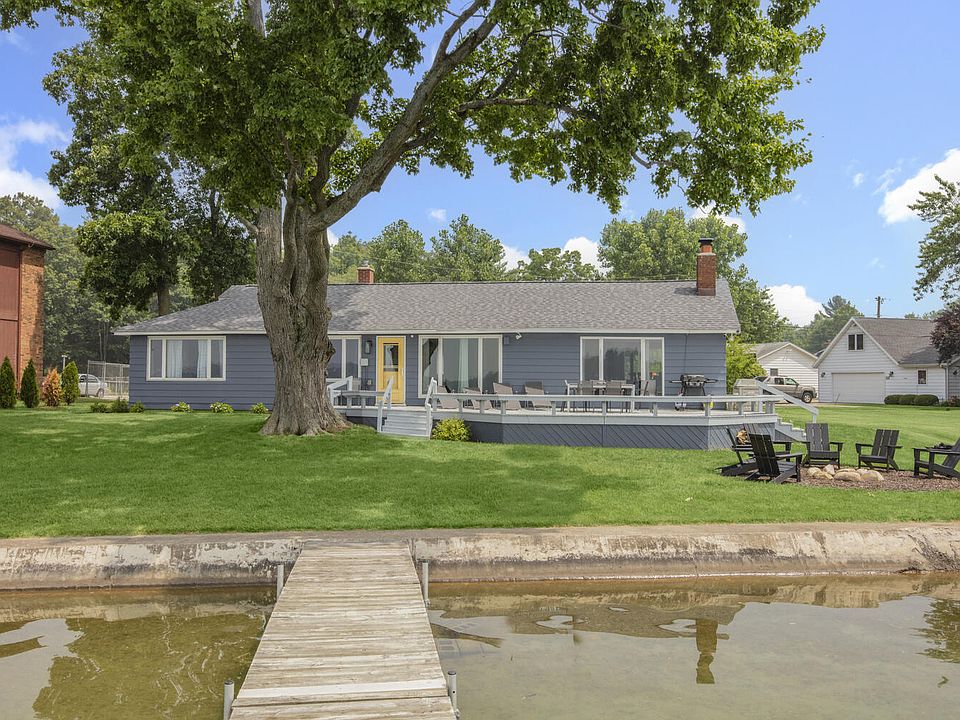 1st image of 23283 Lakeview Dr