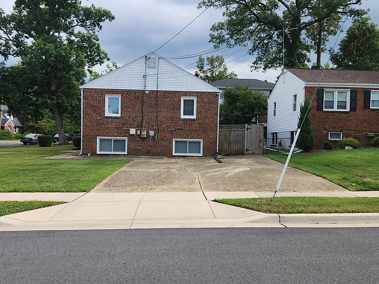 3-car Driveway