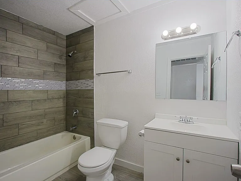 2525 N 52nd St #12A — Photo 5