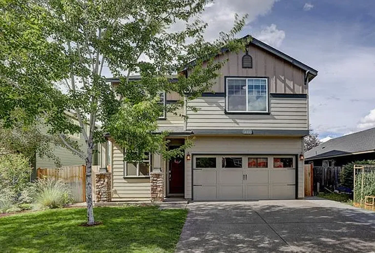 Beautiful 4-Bedroom + Office Home with Fenced Yard in NE Bend! — Photo 1