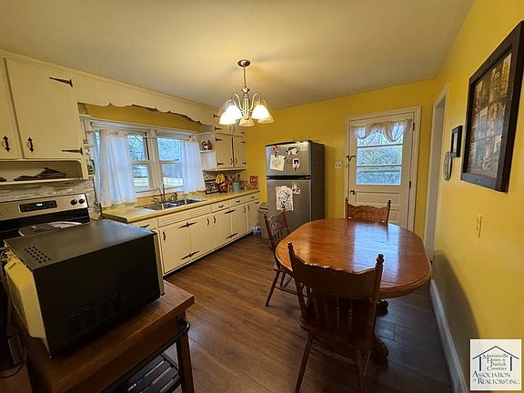 5th image of 906 Vine St