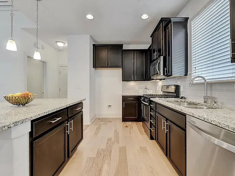 1404 Casa Dr — Photo 9