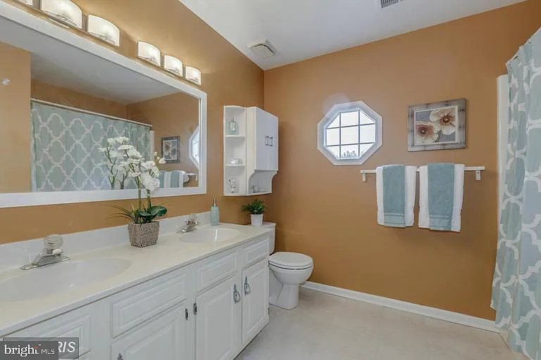 5820 Silchester St — Photo 13