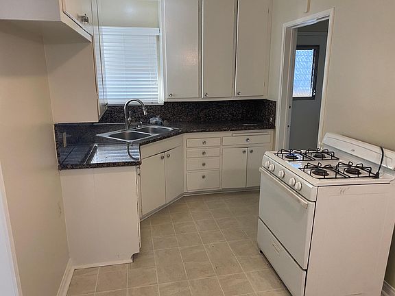 4th image of 1216 N Screenland Dr #B