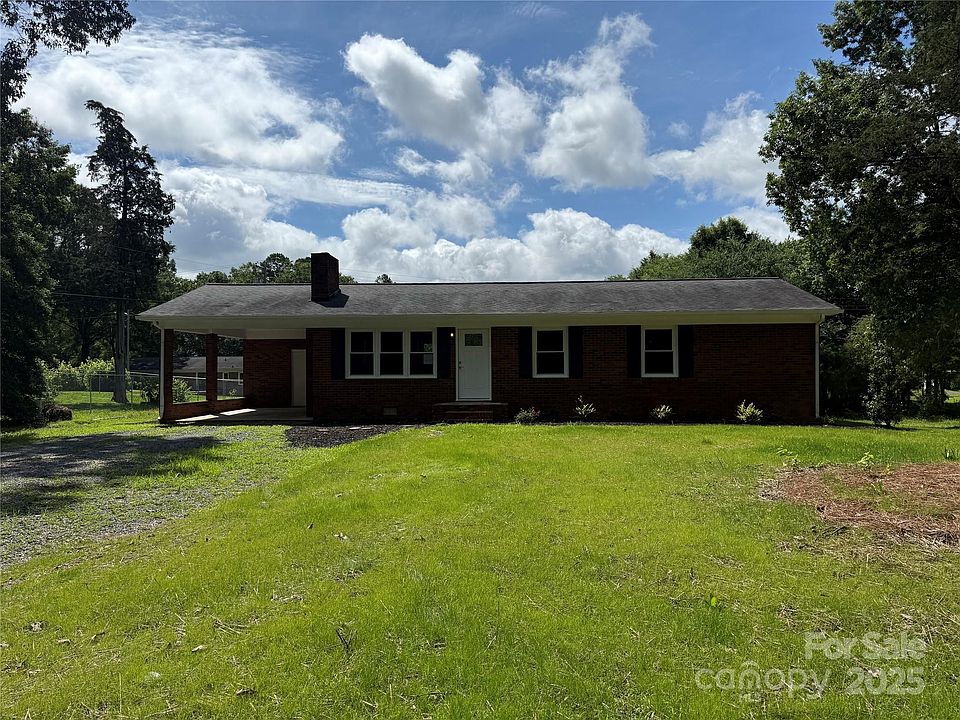 2nd image of 208 Winter St
