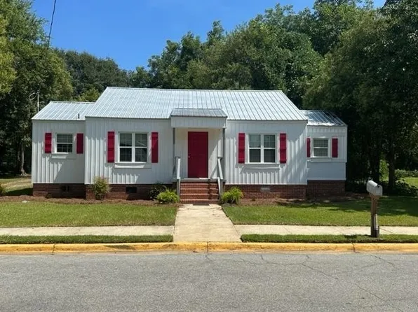110 W Adams St, Tennille, GA 31089